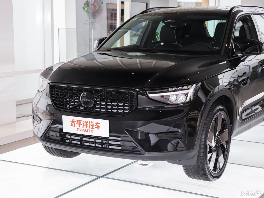 瑪瑙黑沃爾沃XC40車頭外觀圖片