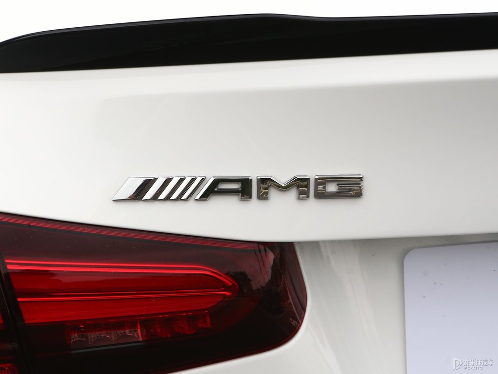 北極白奔馳A級(jí)AMG車尾外觀圖片