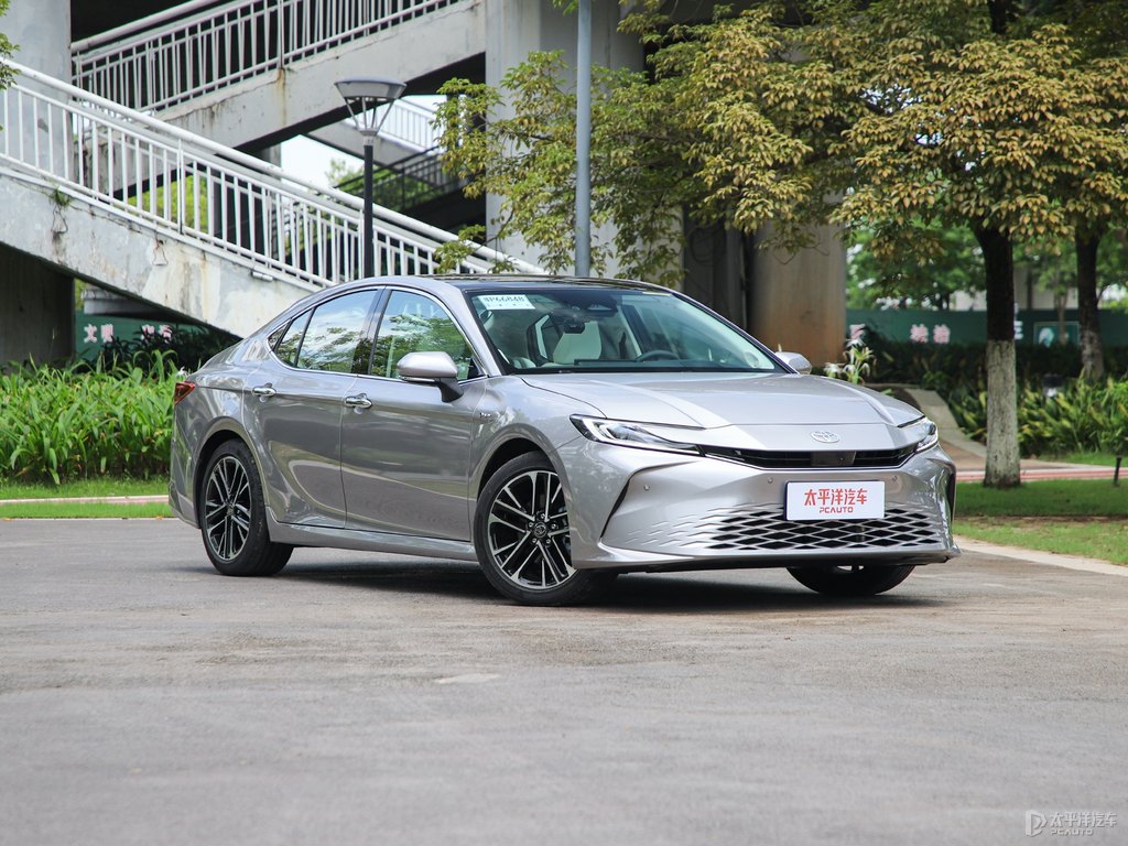 鈦灰銀凱美瑞整車(chē)外觀外觀圖片
