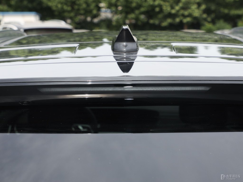 墨玉黑昂科威車尾外觀圖片