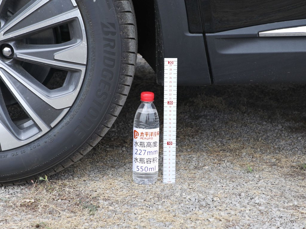 墨玉黑昂科威車身外觀圖片