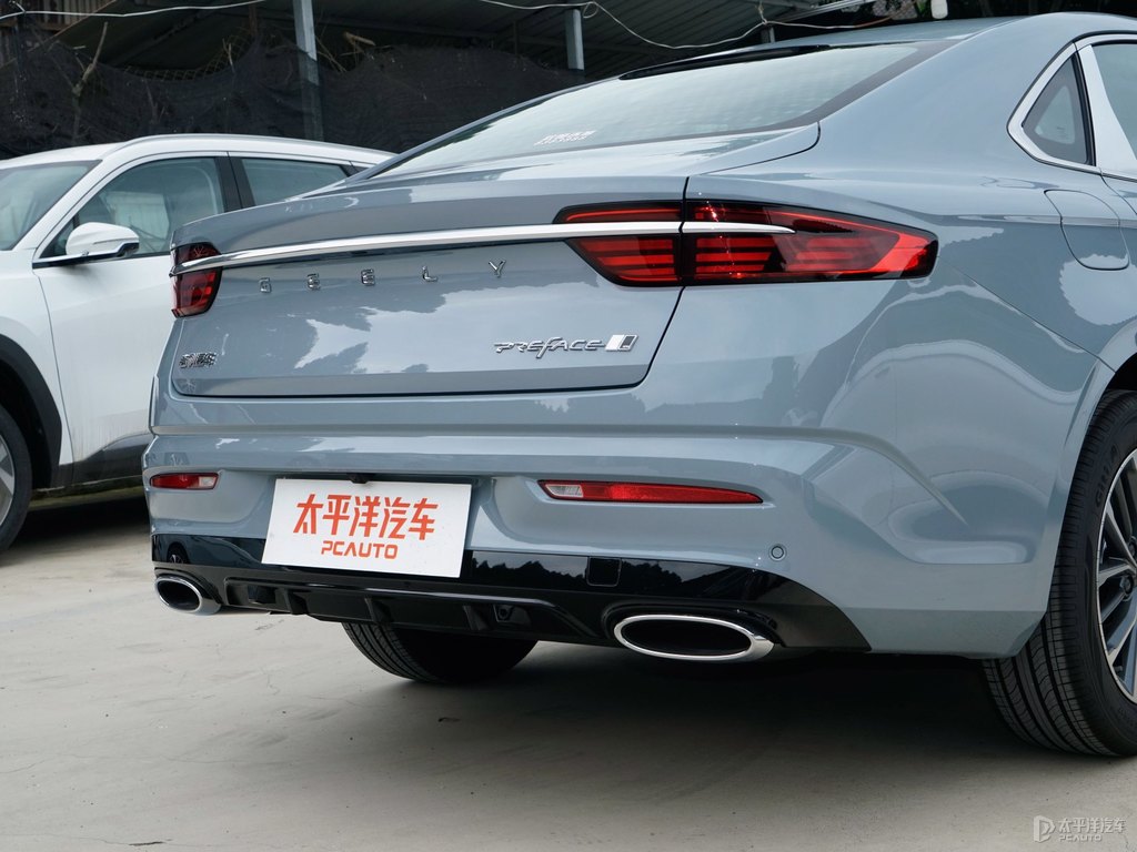 蒼穹灰星瑞車尾外觀圖片