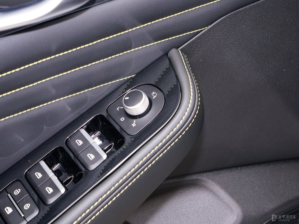 蒼穹灰星瑞車廂內(nèi)飾圖片