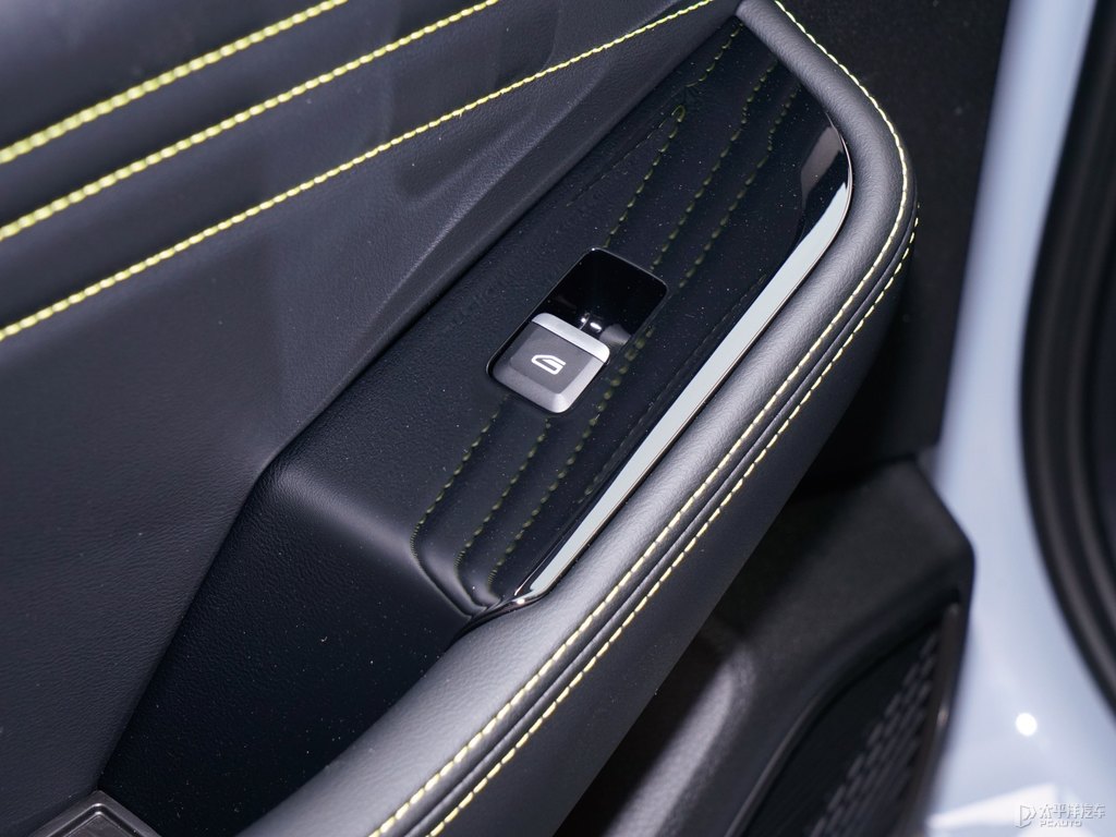 蒼穹灰星瑞車廂內(nèi)飾圖片