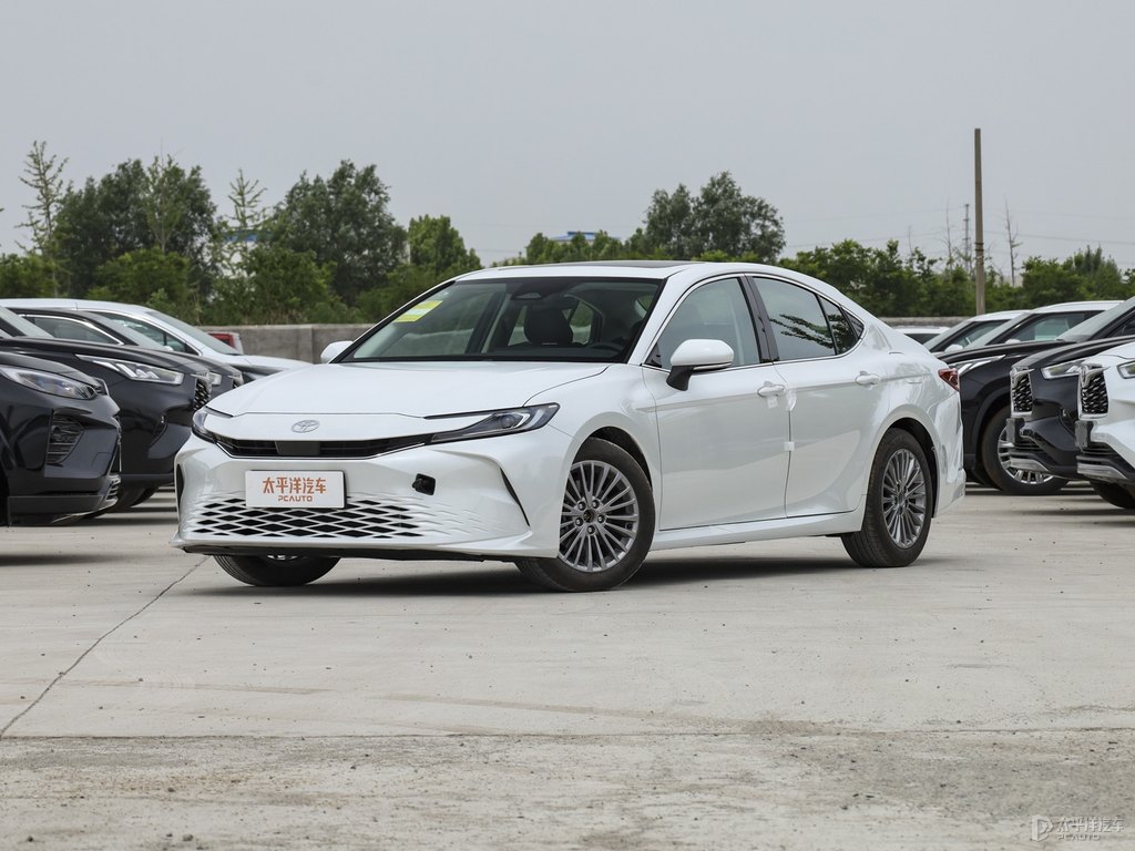鉑金珍珠白凱美瑞整車外觀外觀圖片