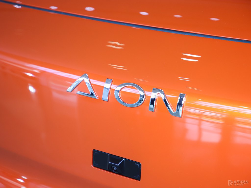 白色+落霞橙AION V車頭外觀圖片