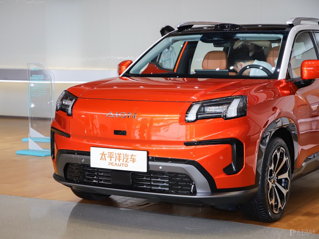 白色+落霞橙AION V車頭外觀圖片