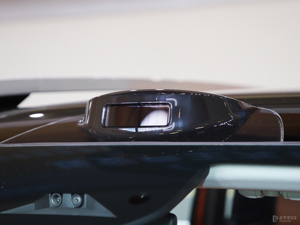白色+落霞橙AION V車身外觀圖片