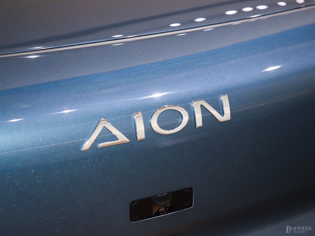 白色+星河藍(lán)AION V車頭外觀圖片