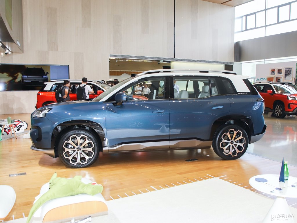 白色+星河藍AION V整車外觀外觀圖片