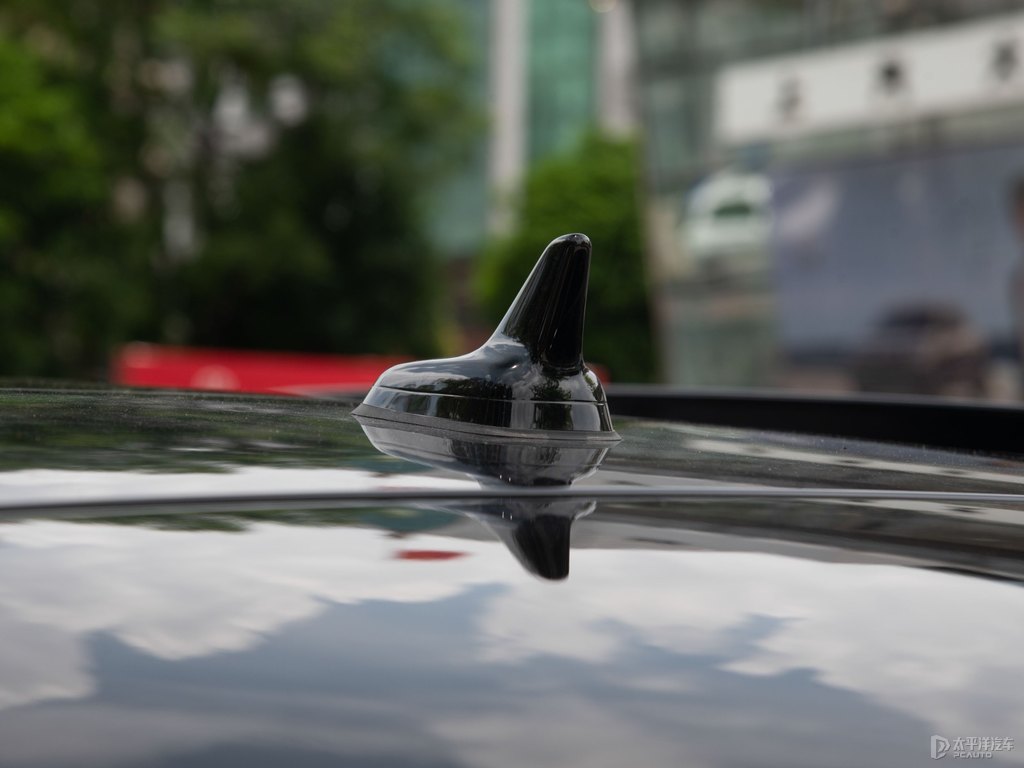 月皓白途岳車身外觀圖片