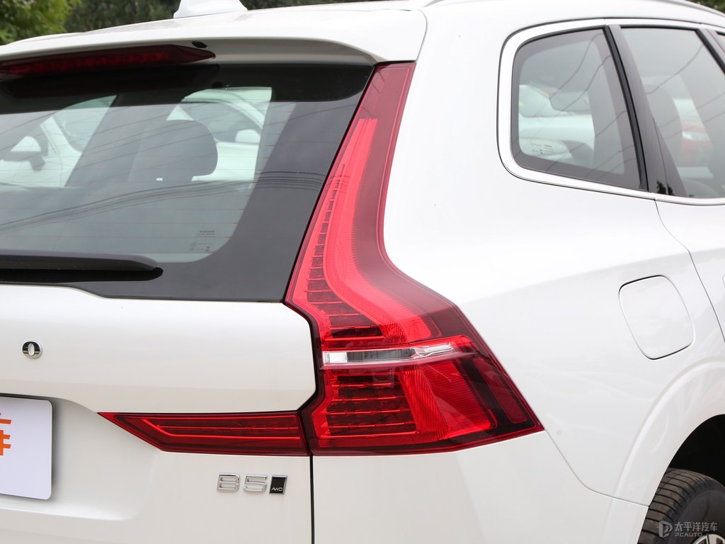 水晶白沃爾沃XC60車尾外觀圖片