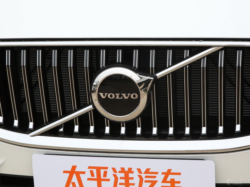 水晶白沃爾沃XC60車頭外觀圖片