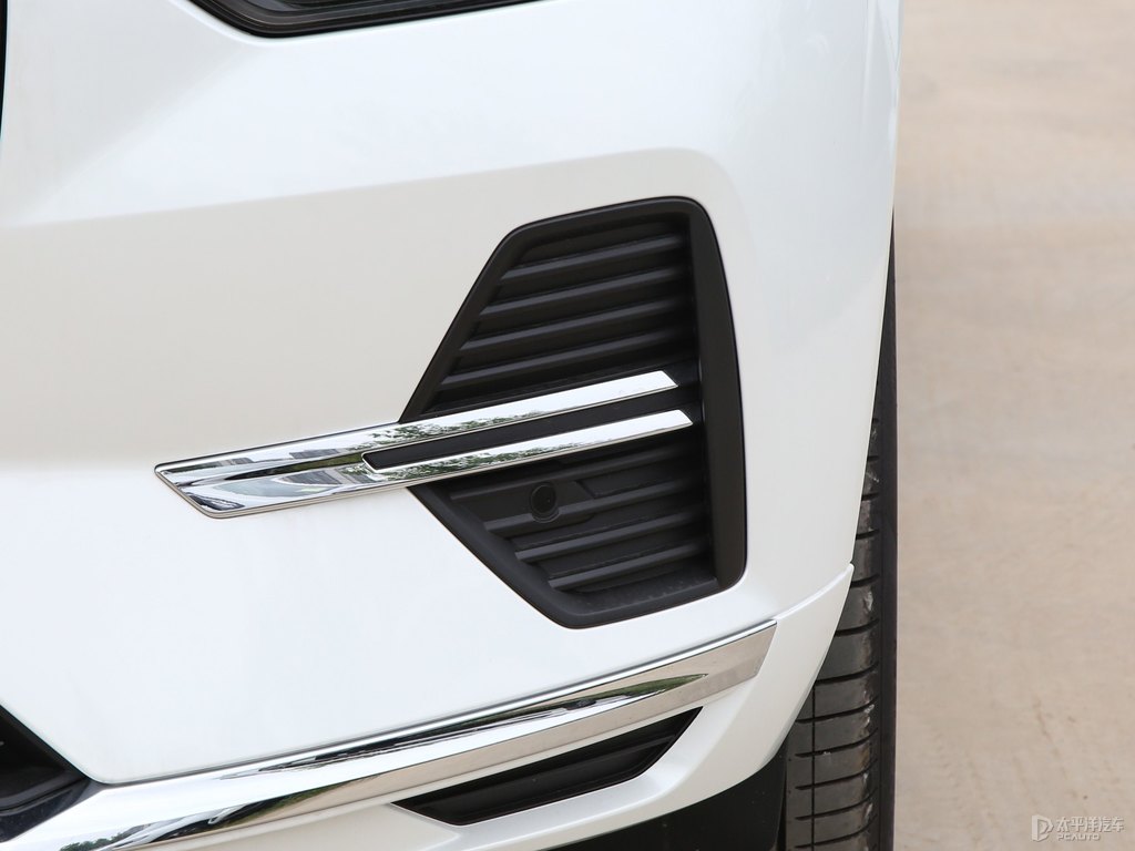 水晶白沃爾沃XC60車(chē)頭外觀圖片