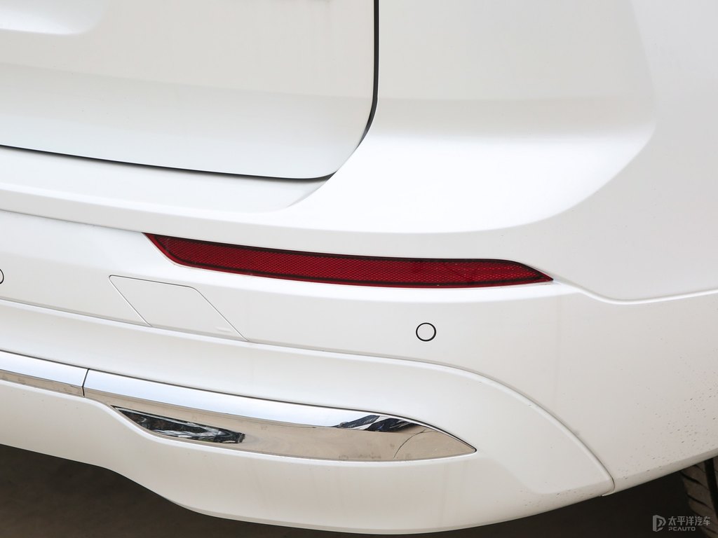 水晶白沃爾沃XC60車(chē)尾外觀圖片