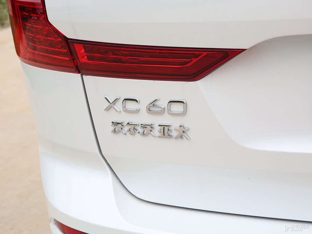 水晶白沃爾沃XC60車尾外觀圖片