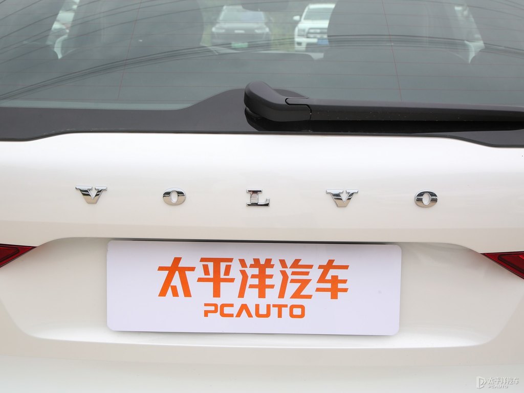 水晶白沃爾沃XC60車尾外觀圖片