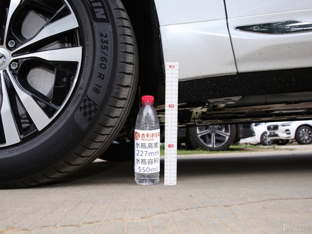 水晶白沃爾沃XC60車身外觀圖片