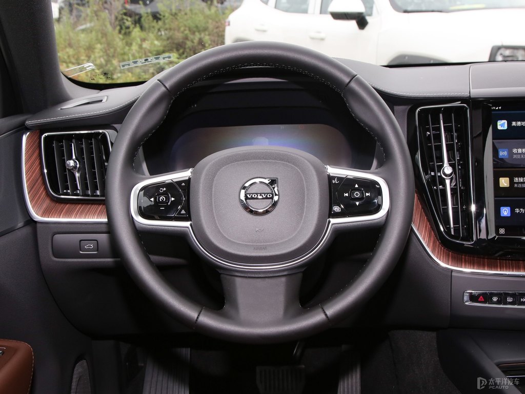 水晶白沃爾沃XC60中控內(nèi)飾圖片