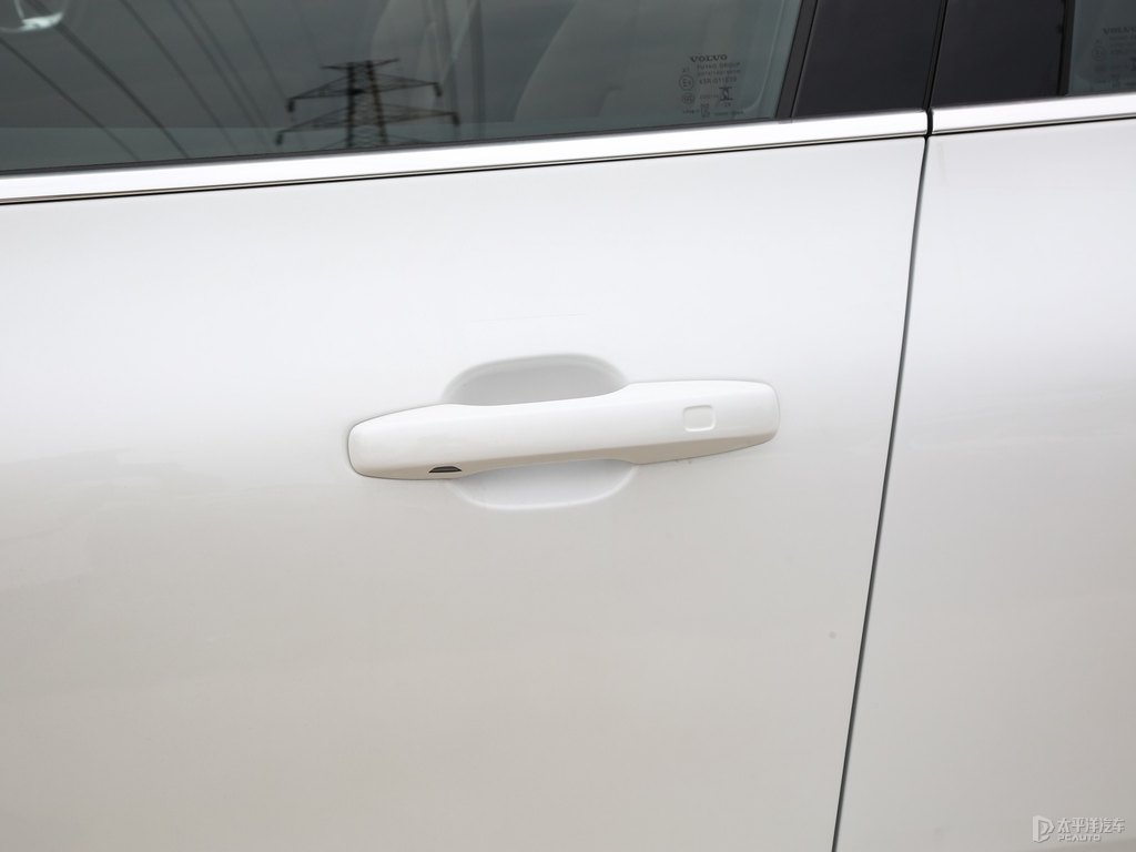 水晶白沃爾沃XC60車身外觀圖片