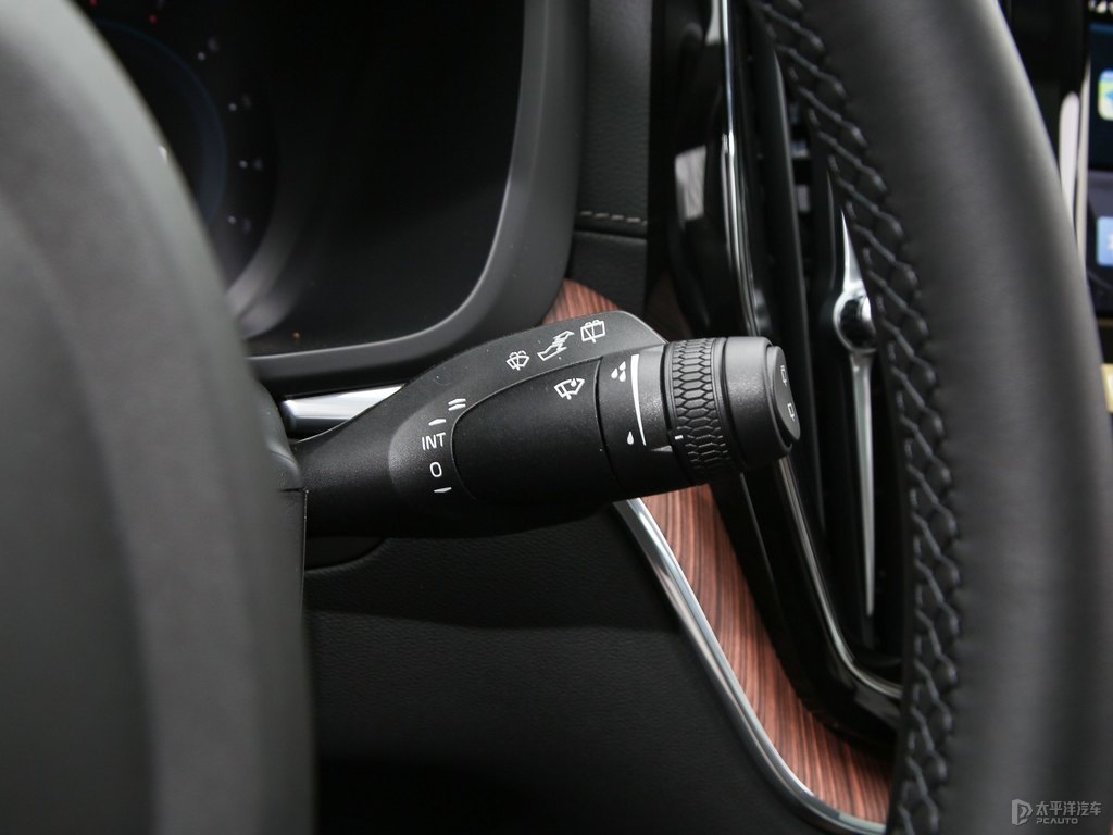 水晶白沃爾沃XC60中控內(nèi)飾圖片
