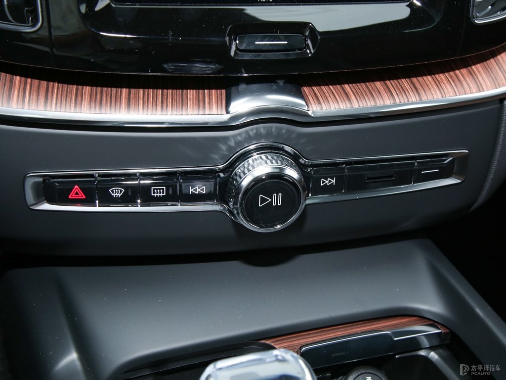 水晶白沃爾沃XC60中控內(nèi)飾圖片