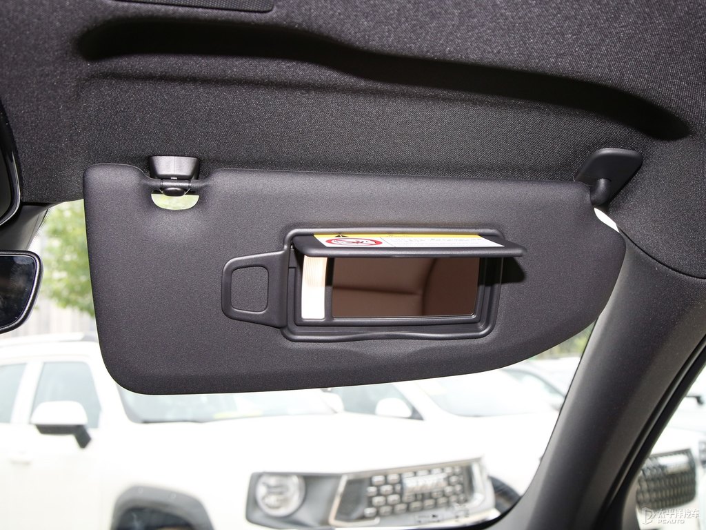水晶白沃爾沃XC60車廂內(nèi)飾圖片