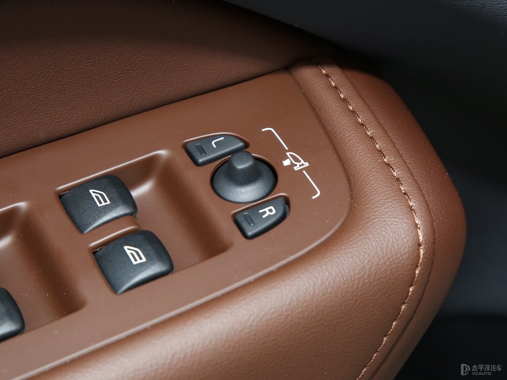 水晶白沃爾沃XC60車廂內(nèi)飾圖片