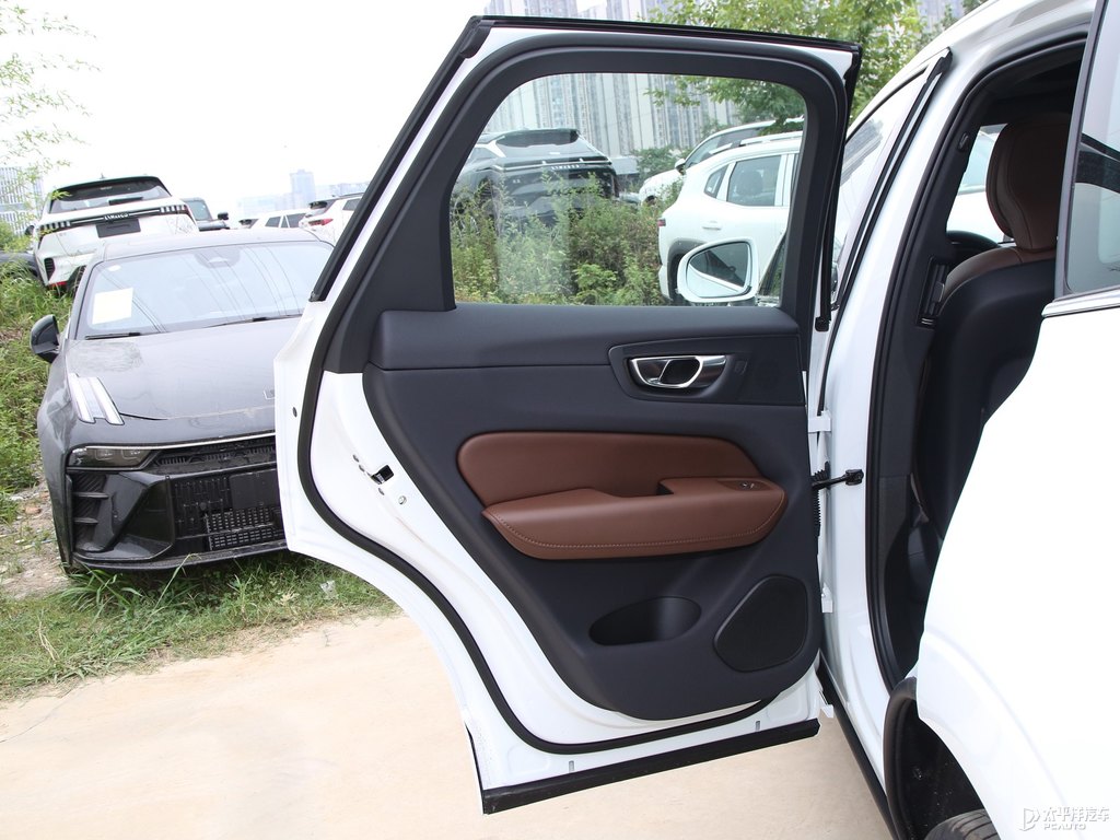 水晶白沃爾沃XC60車廂內(nèi)飾圖片