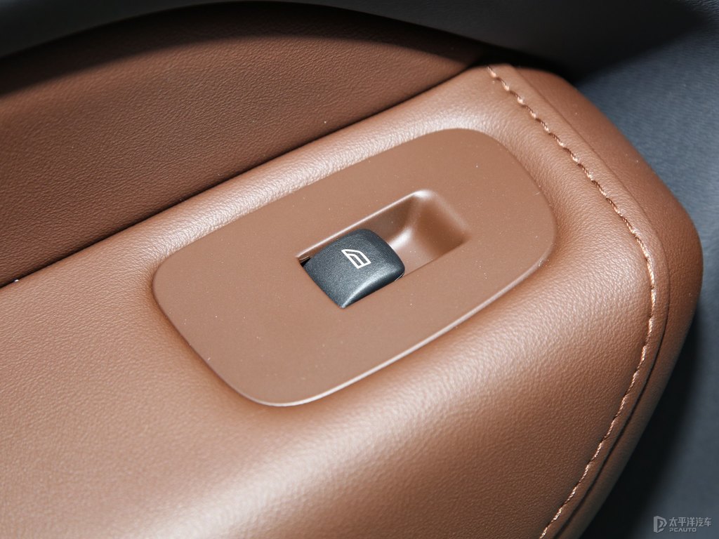 水晶白沃爾沃XC60車廂內(nèi)飾圖片