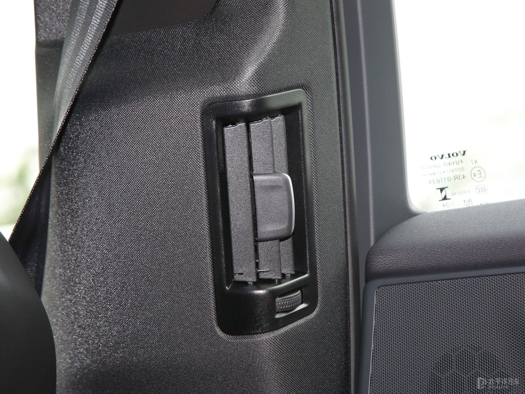 水晶白沃爾沃XC60車廂內(nèi)飾圖片