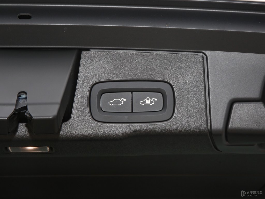 水晶白沃爾沃XC60后備廂空間圖片