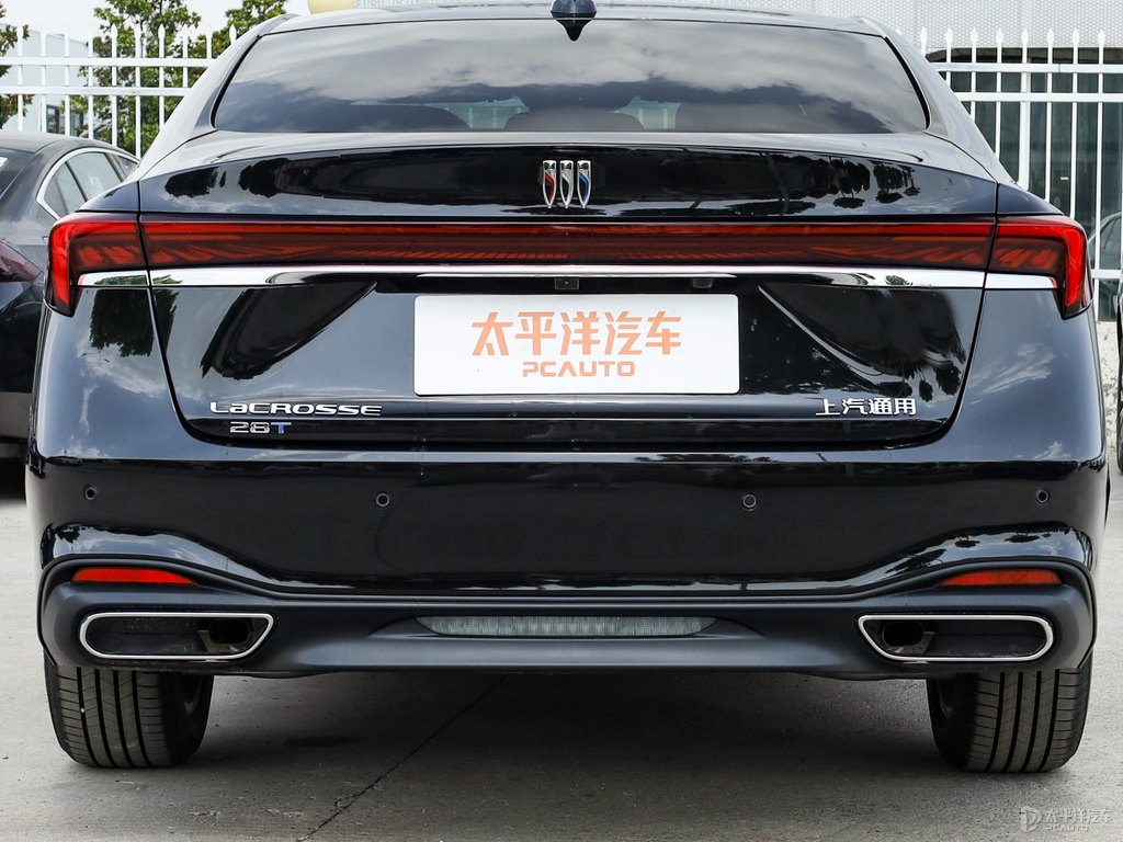 朗黑君越車尾外觀圖片