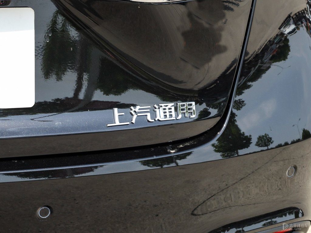 朗黑君越車尾外觀圖片