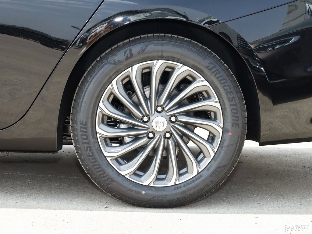 朗黑君越車身外觀圖片