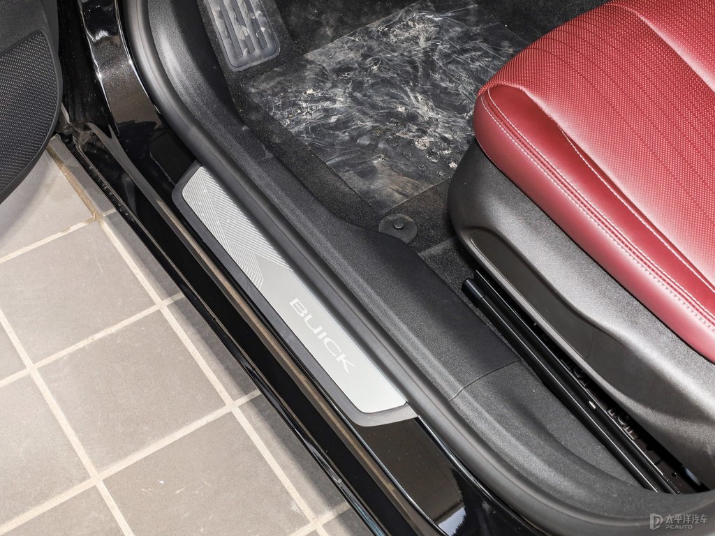 朗黑君越車(chē)廂內(nèi)飾圖片