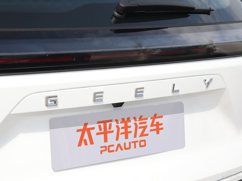 茶卡鹽白博越車尾外觀圖片