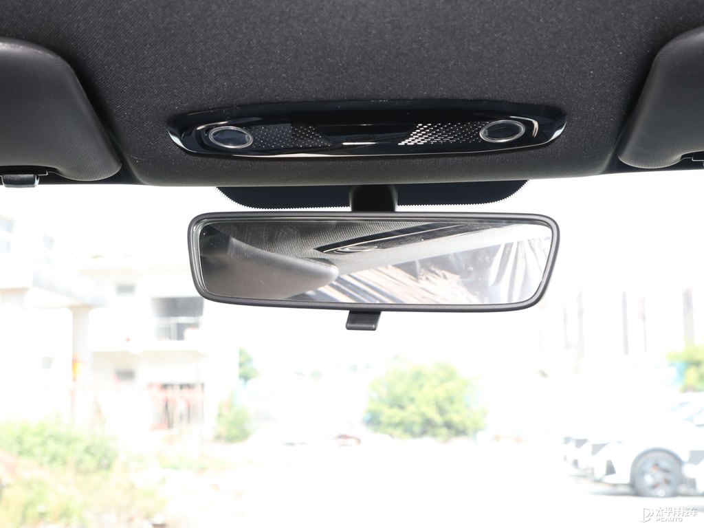 茶卡鹽白博越車廂內(nèi)飾圖片