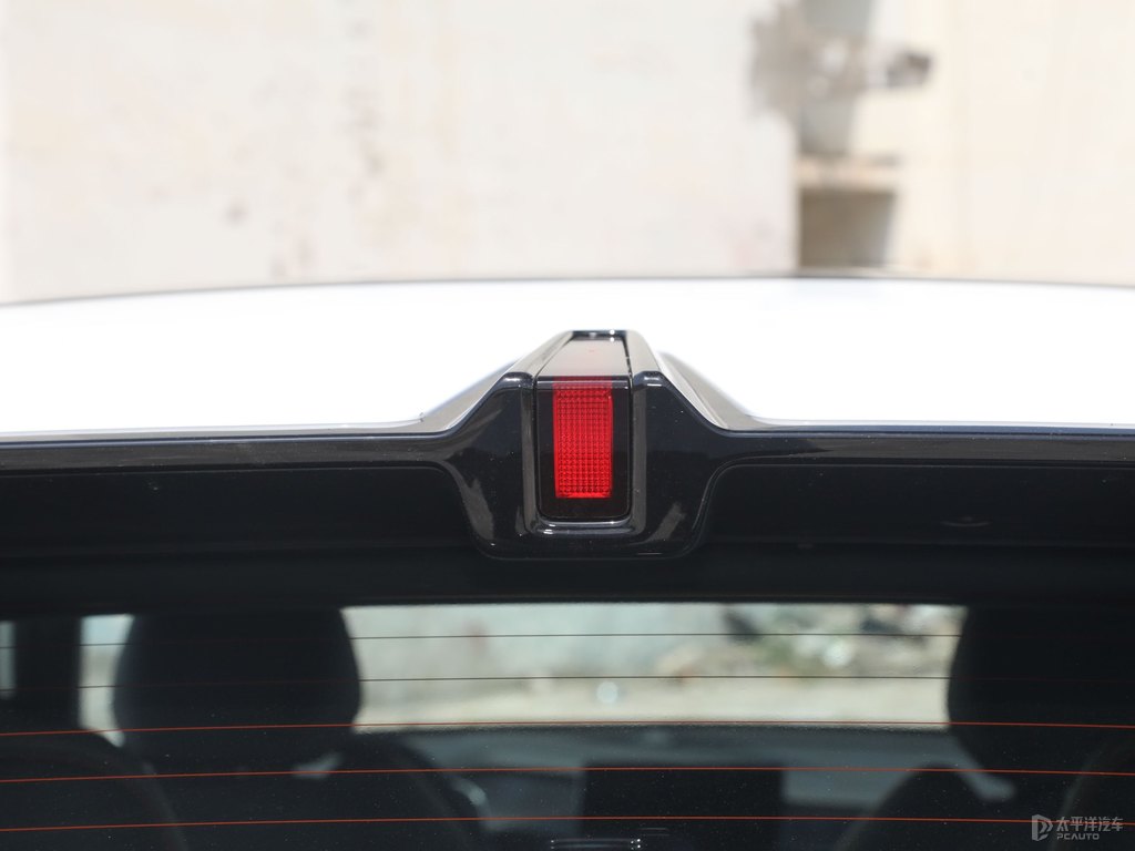 茶卡鹽白博越車尾外觀圖片