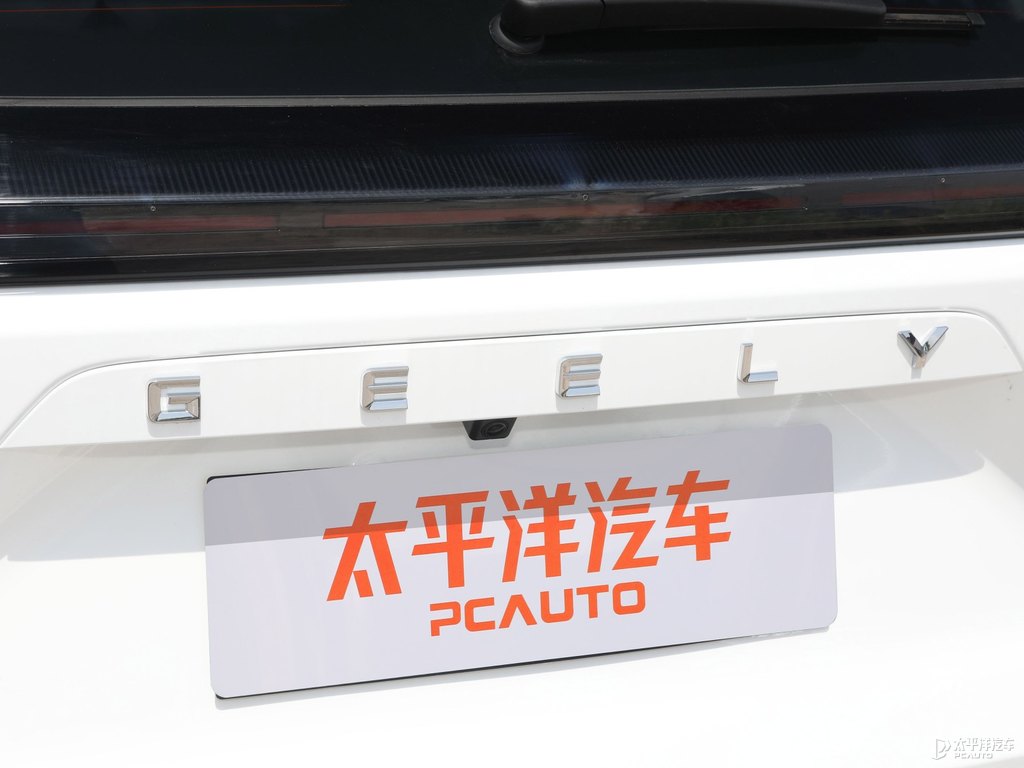 茶卡鹽白博越車尾外觀圖片