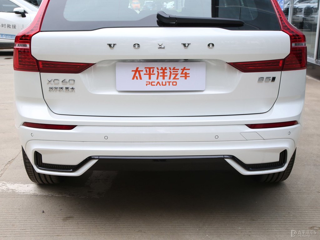 水晶白沃爾沃XC60車尾外觀圖片