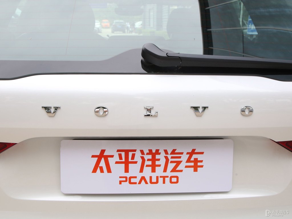 水晶白沃爾沃XC60車尾外觀圖片