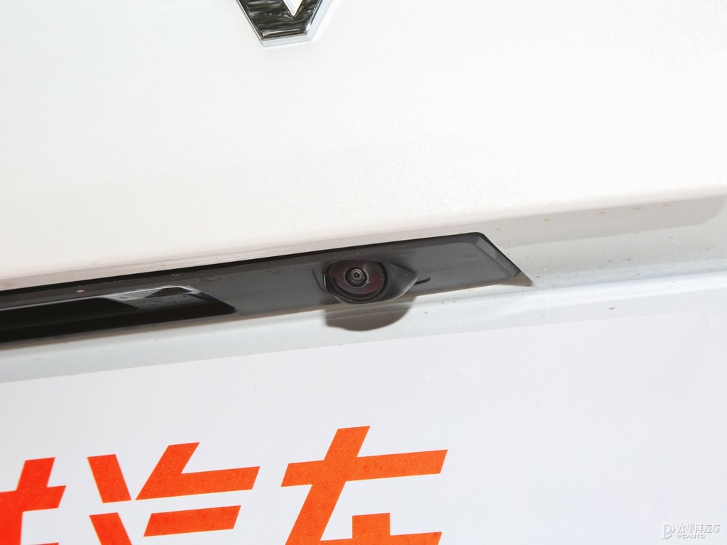 水晶白沃爾沃XC60車(chē)尾外觀圖片