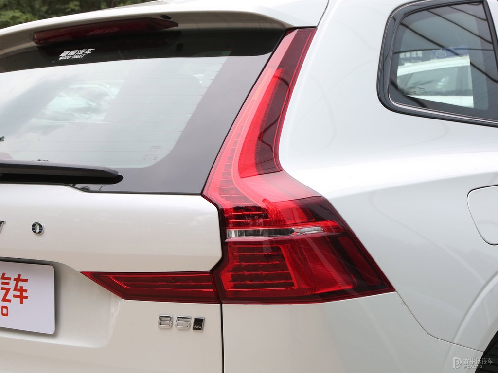水晶白沃爾沃XC60車尾外觀圖片