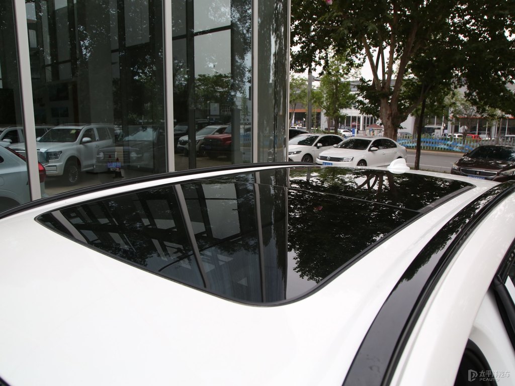 水晶白沃爾沃XC60車身外觀圖片