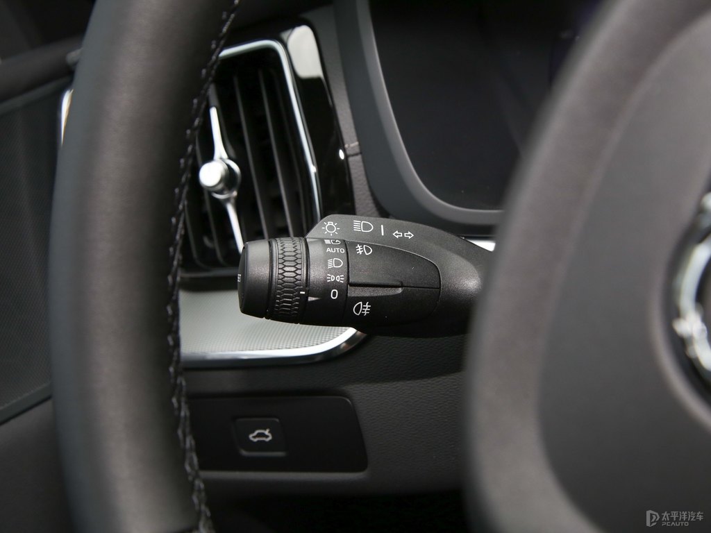水晶白沃爾沃XC60中控內飾圖片