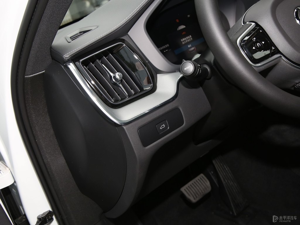 水晶白沃爾沃XC60中控內(nèi)飾圖片