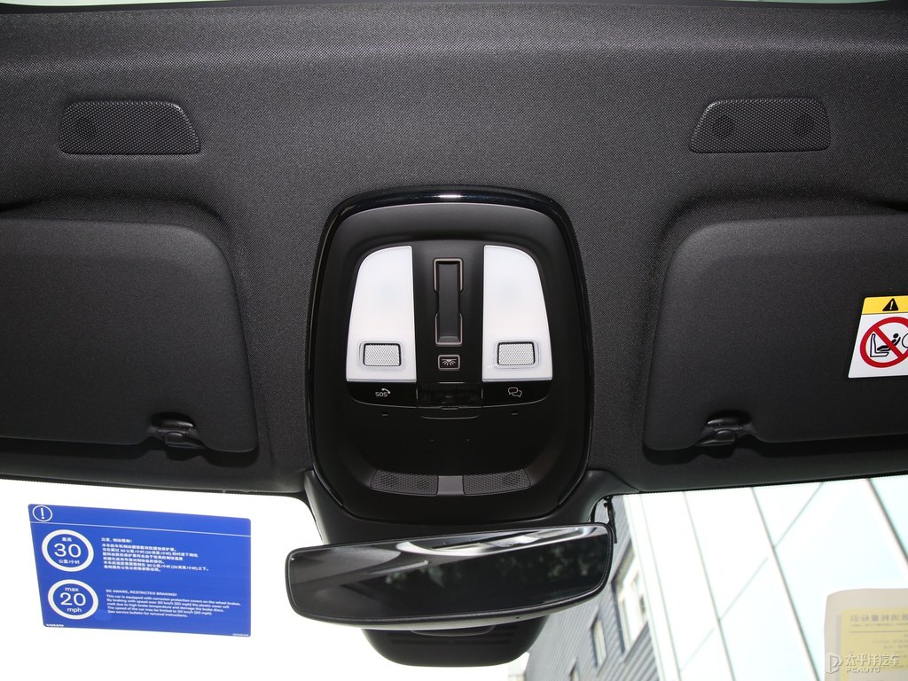 水晶白沃爾沃XC60車廂內(nèi)飾圖片