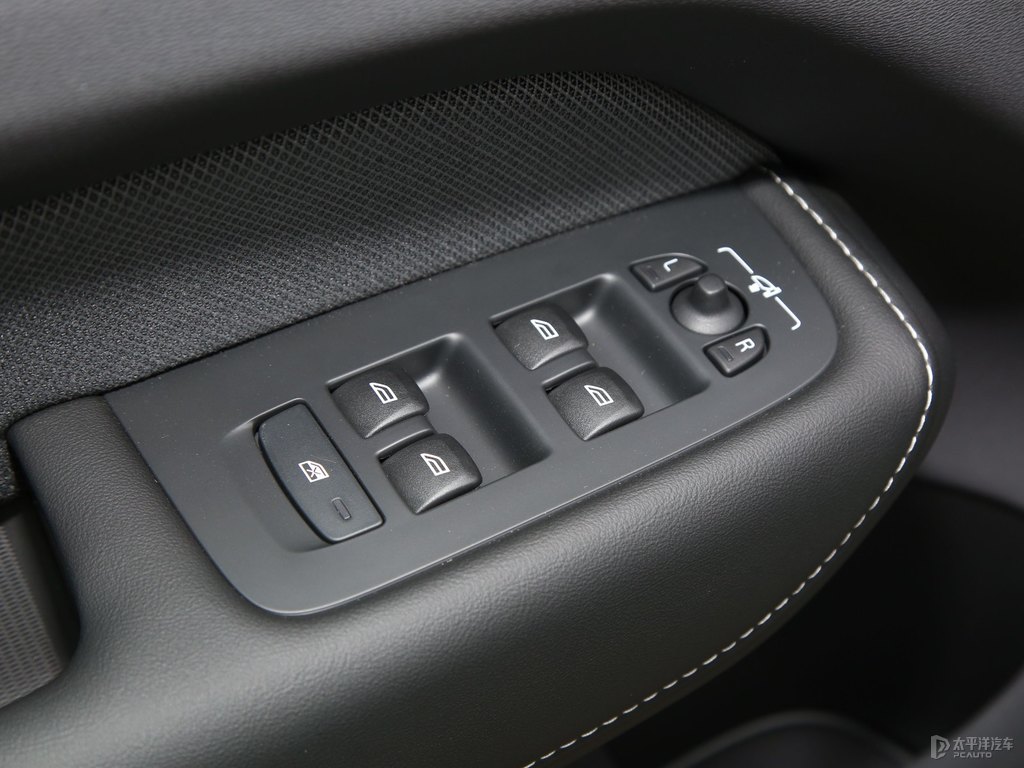 水晶白沃爾沃XC60車廂內(nèi)飾圖片