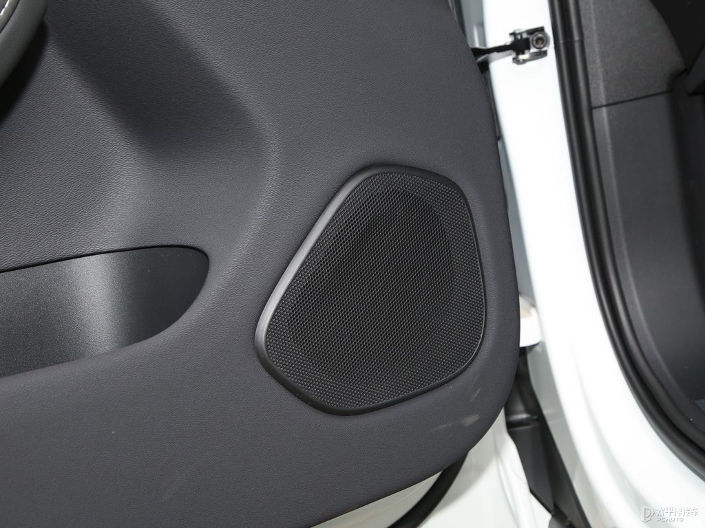 水晶白沃爾沃XC60車廂內(nèi)飾圖片